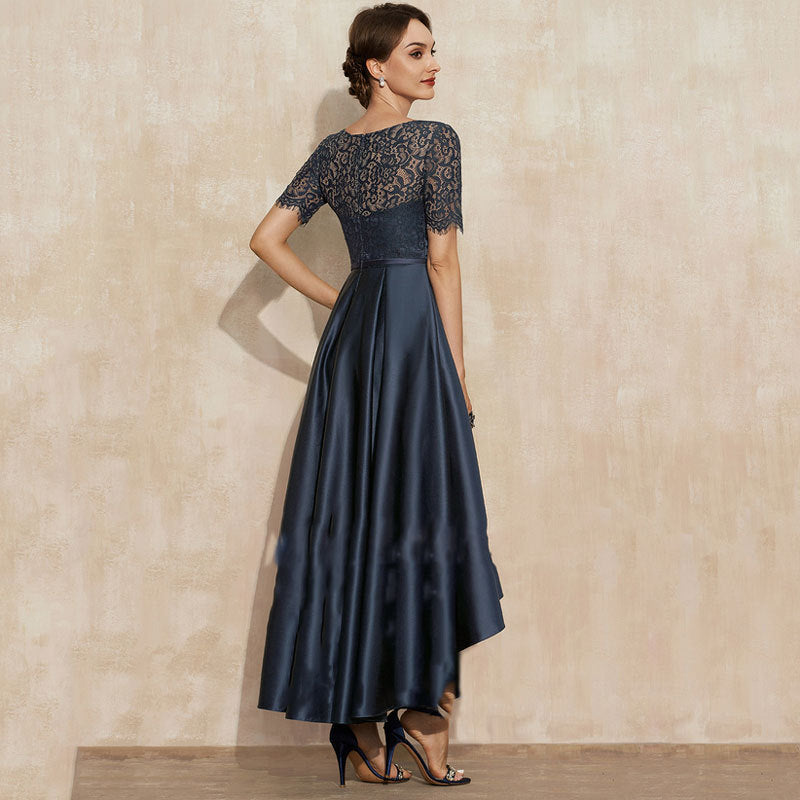 Robe courte en satin bleu marine à lacets et manches courtes