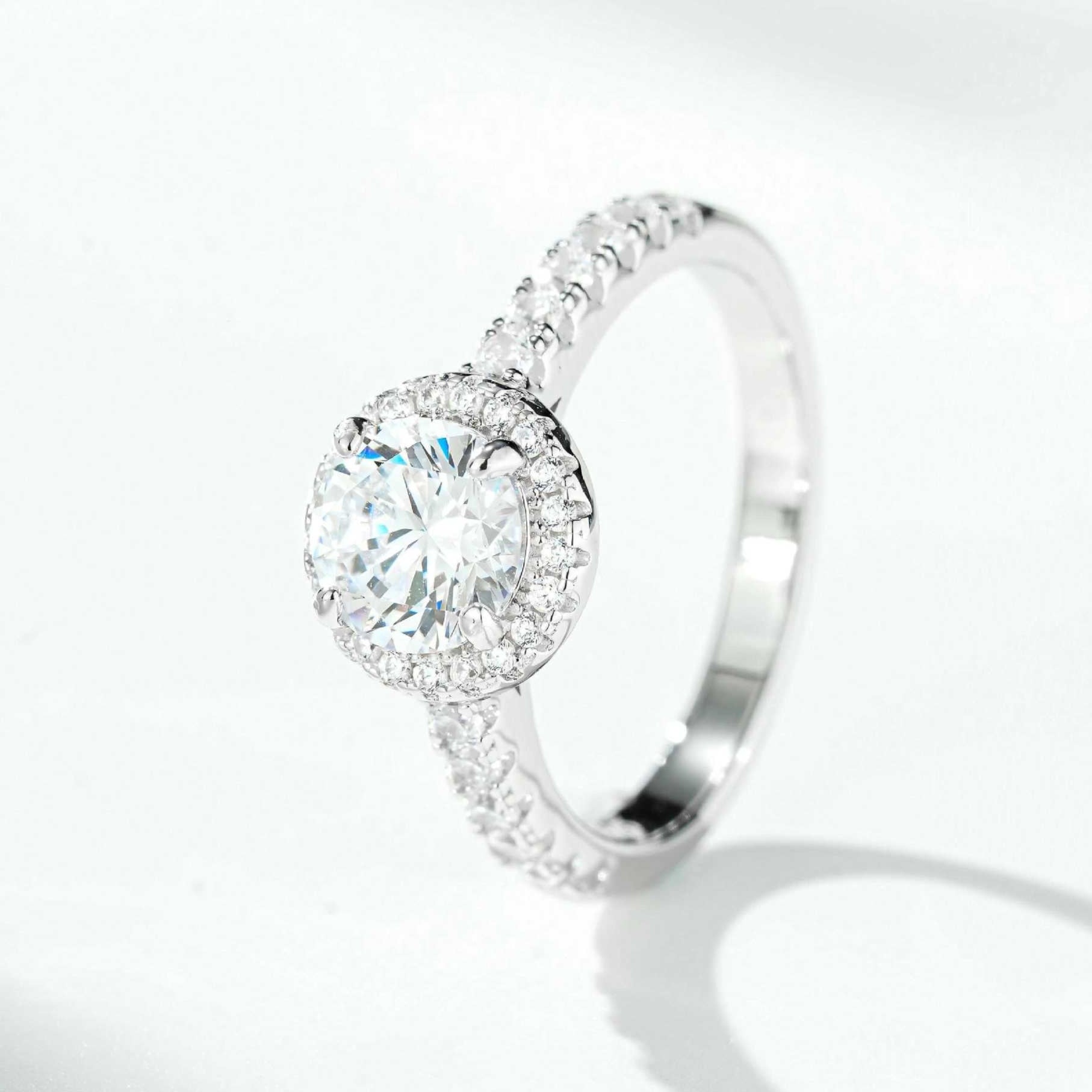 Women's 1-carat Round Bezel Ring