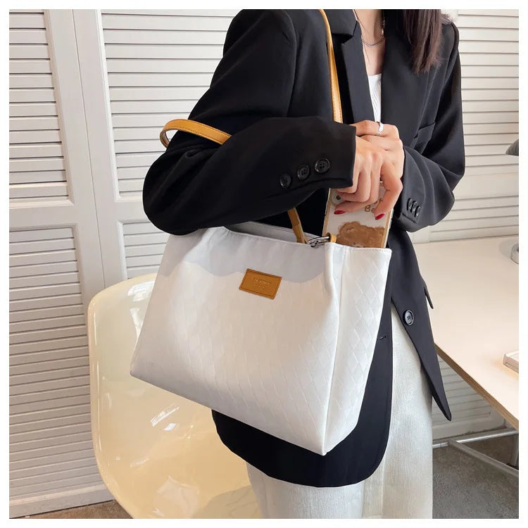 2025 New Fashionable Style High-end and Niche Commuting Handbags Large Capacity Bags Women's Versatile Shoulder Bag Tote Bags