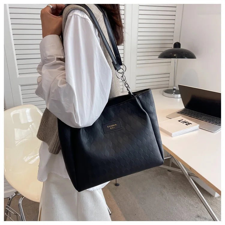 2025 New Fashionable Style High-end and Niche Commuting Handbags Large Capacity Bags Women's Versatile Shoulder Bag Tote Bags