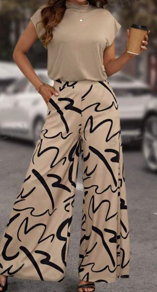 Clasi Batwing Sleeve Tee & Allover Print Wide Leg Pants null