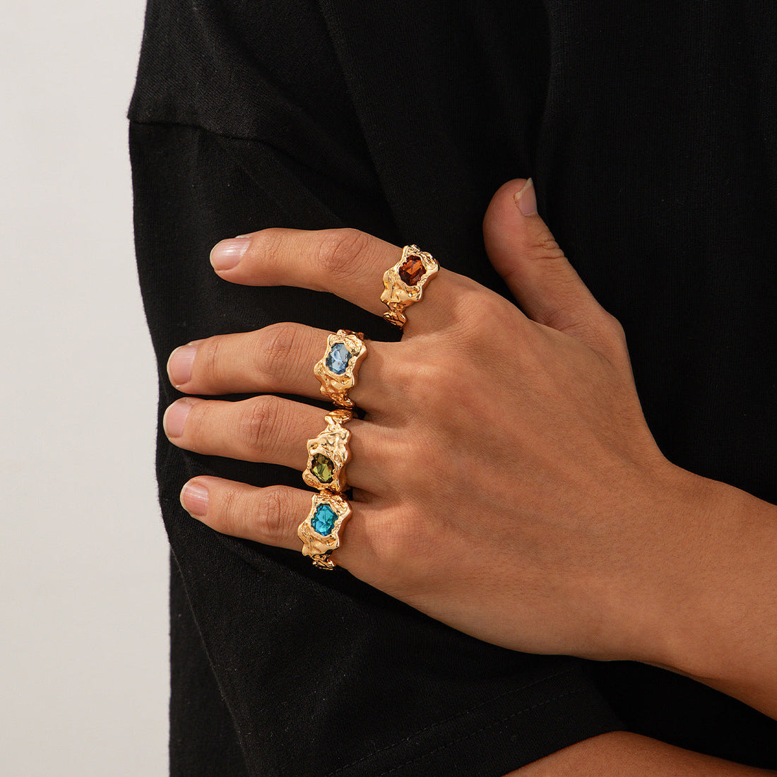 Bague plissée tendance européenne et américaine en métal effet lave et pierres précieuses pour homme