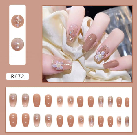 Simple Color-Block Nail Art For A Fairer Look 24-piece Wearable Nail Tips With Gradient Design