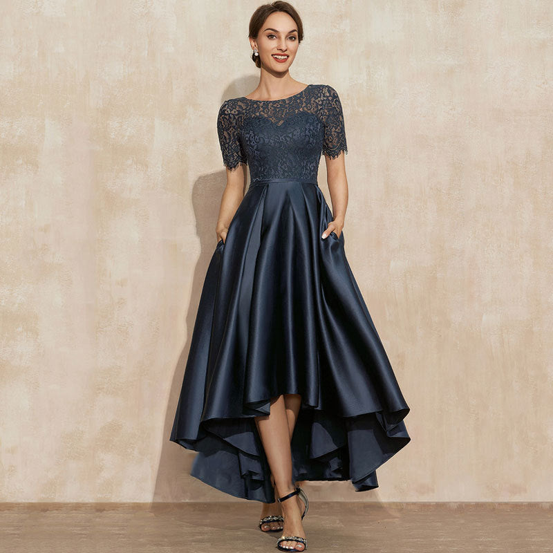 Robe courte en satin bleu marine à lacets et manches courtes