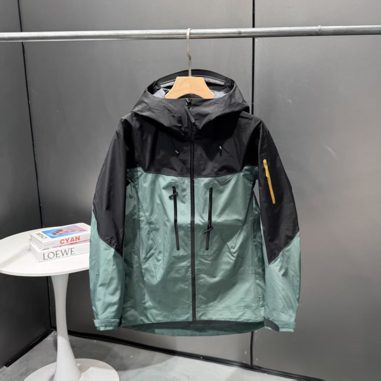 Outdoor Windproof And Waterproof Hardshell Jacket For Sports