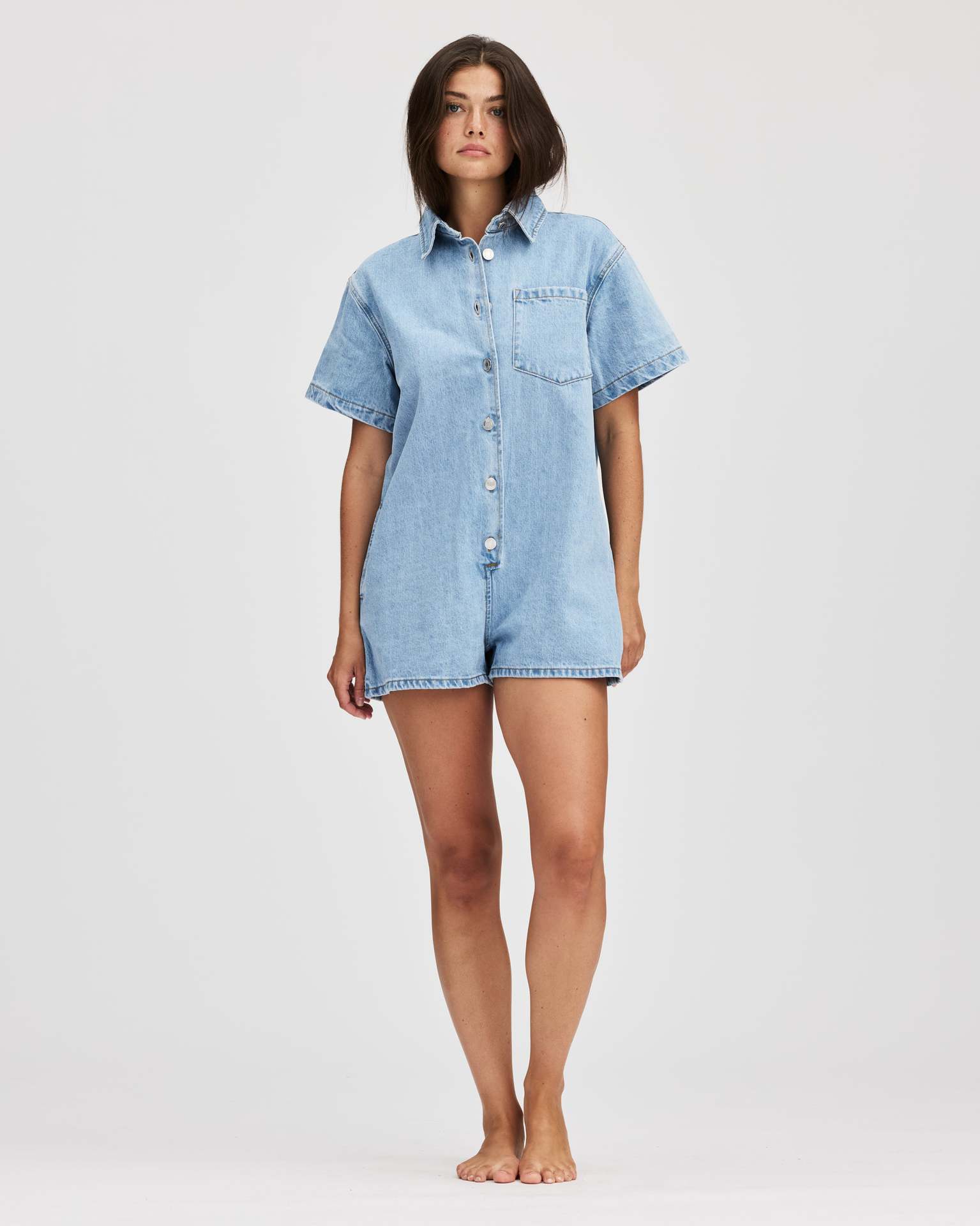 Retro-style Relaxed-fit Womens Top With A Turn-down Collar And Buttons