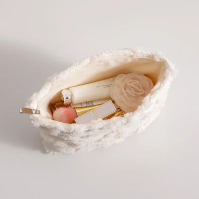 Heart-Shaped Plush Makeup Bag Travel Cosmetic Pouch Portable Skincare Organizer Unscented Soft Faux Fur Toiletry Handbag