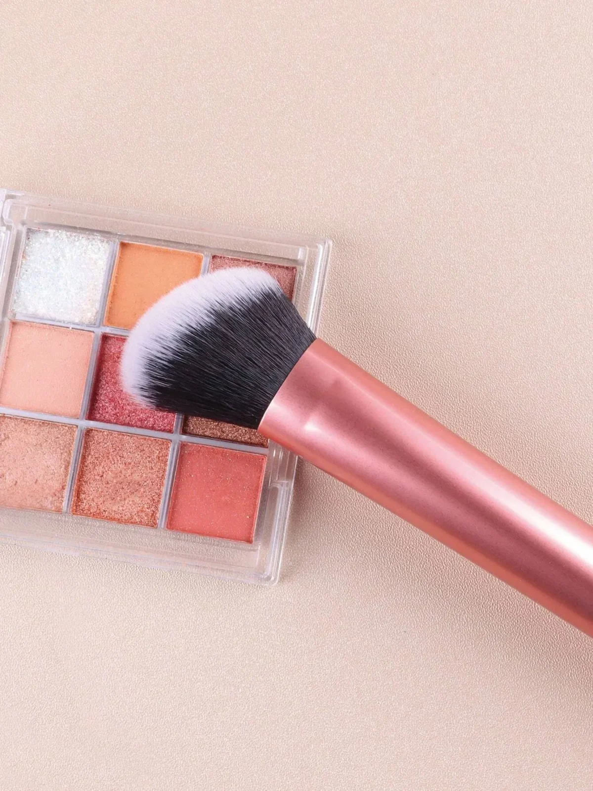 1pc Large Orange Contour Brush - Ideal For Cheeks, Forehead, Chin, Nose Blending And Defining Contours, Perfect For Liquid Found