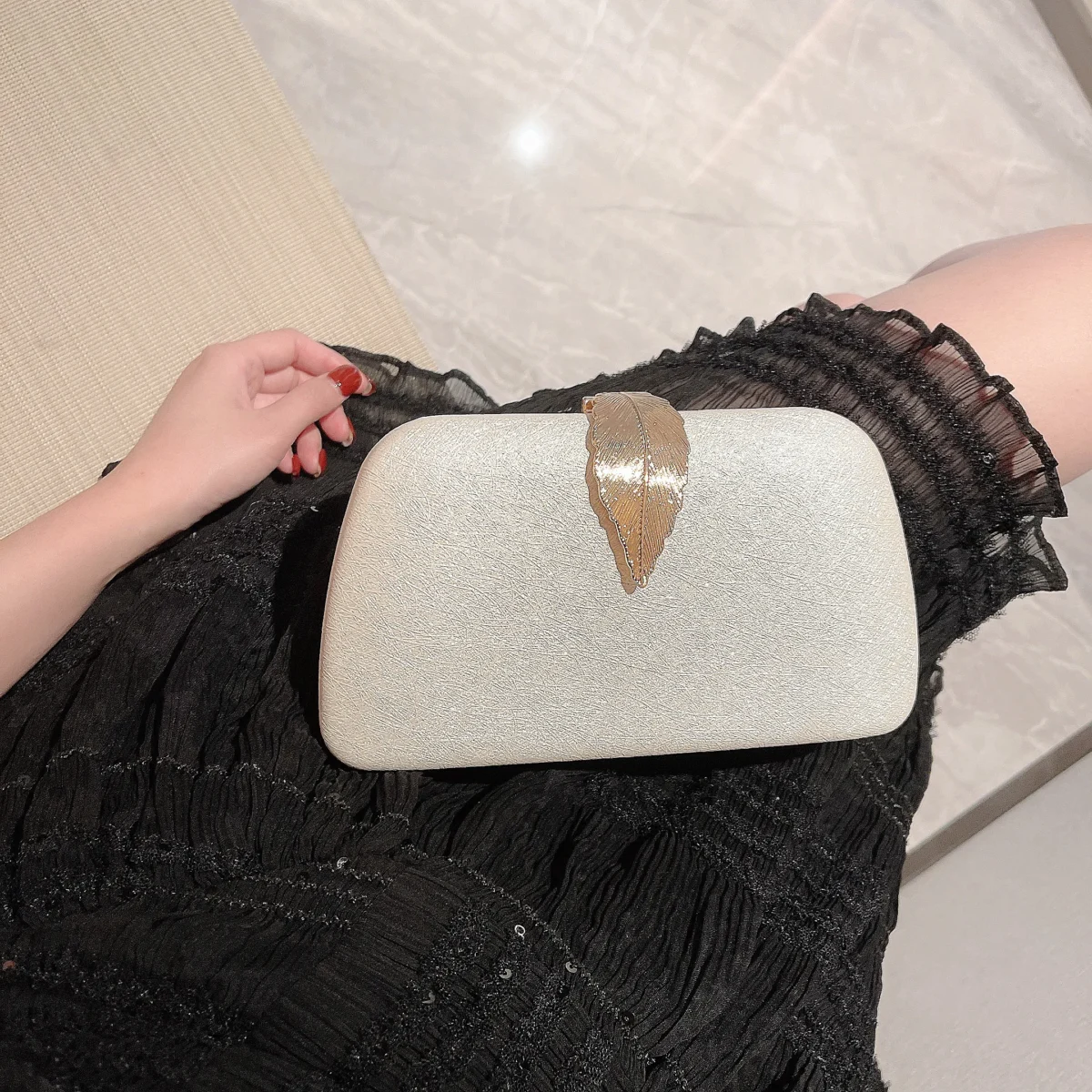 Women's Fashion Classic Leaf Buckle Box Dinner Bag Clutch Party Bag Annual Party Bag Reception Handbag Chain Bag Wedding Mini Ba