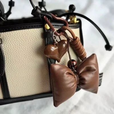 Vintage Brown Leather Bow Heart Pendant Fashion Tennis Keychain Braided Lanyard Key Ring Suitable for Women Bag Pendant