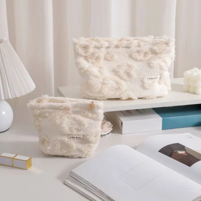 Heart-Shaped Plush Makeup Bag Travel Cosmetic Pouch Portable Skincare Organizer Unscented Soft Faux Fur Toiletry Handbag