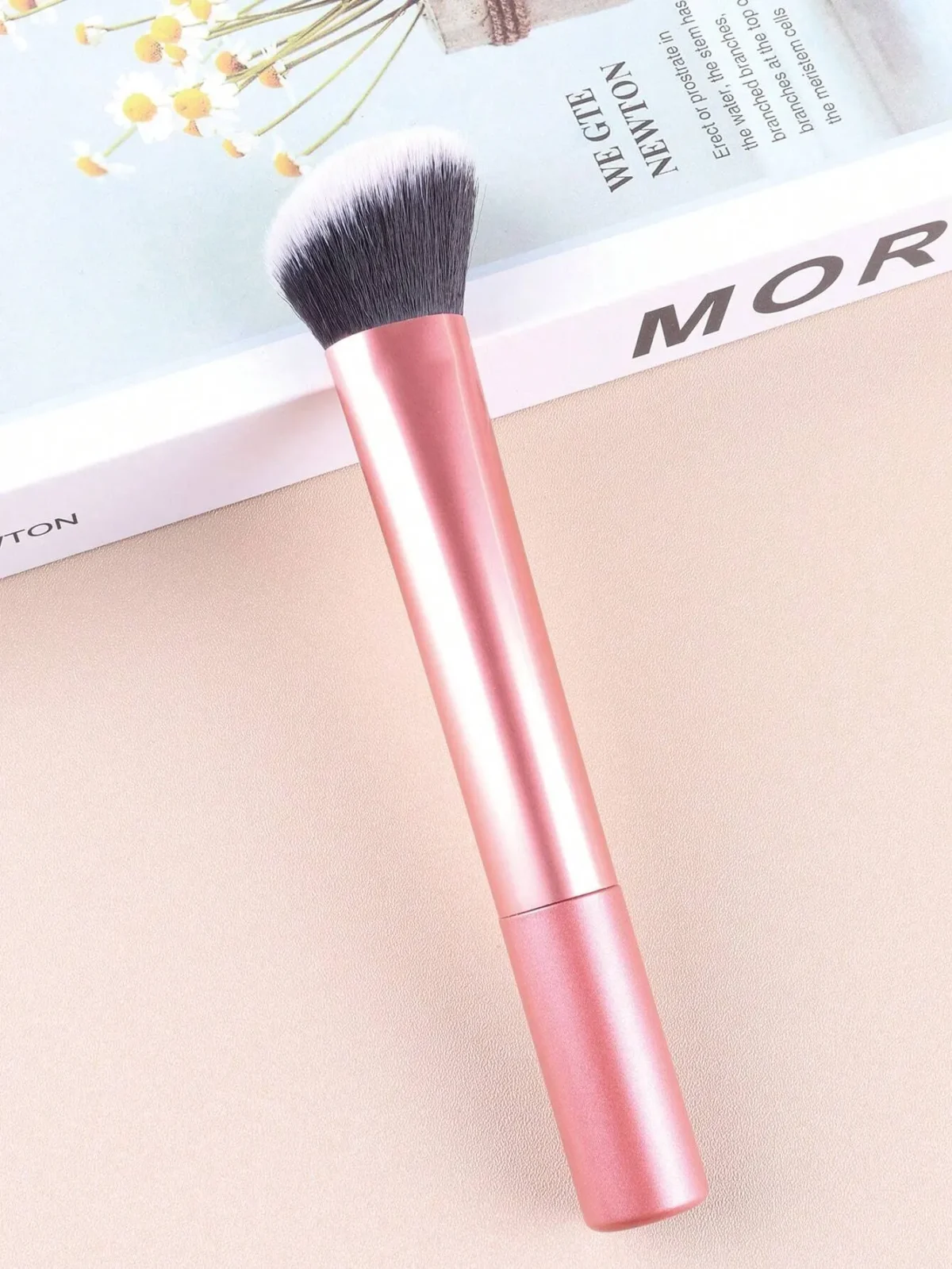 1pc Large Orange Contour Brush - Ideal For Cheeks, Forehead, Chin, Nose Blending And Defining Contours, Perfect For Liquid Found