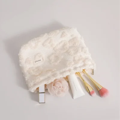Heart-Shaped Plush Makeup Bag Travel Cosmetic Pouch Portable Skincare Organizer Unscented Soft Faux Fur Toiletry Handbag