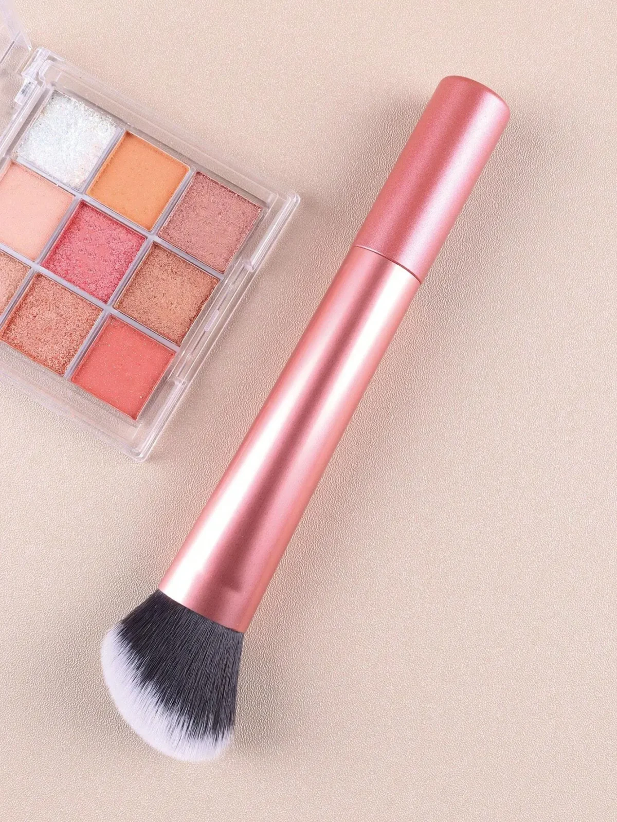 1pc Large Orange Contour Brush - Ideal For Cheeks, Forehead, Chin, Nose Blending And Defining Contours, Perfect For Liquid Found