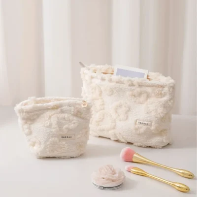 Heart-Shaped Plush Makeup Bag Travel Cosmetic Pouch Portable Skincare Organizer Unscented Soft Faux Fur Toiletry Handbag