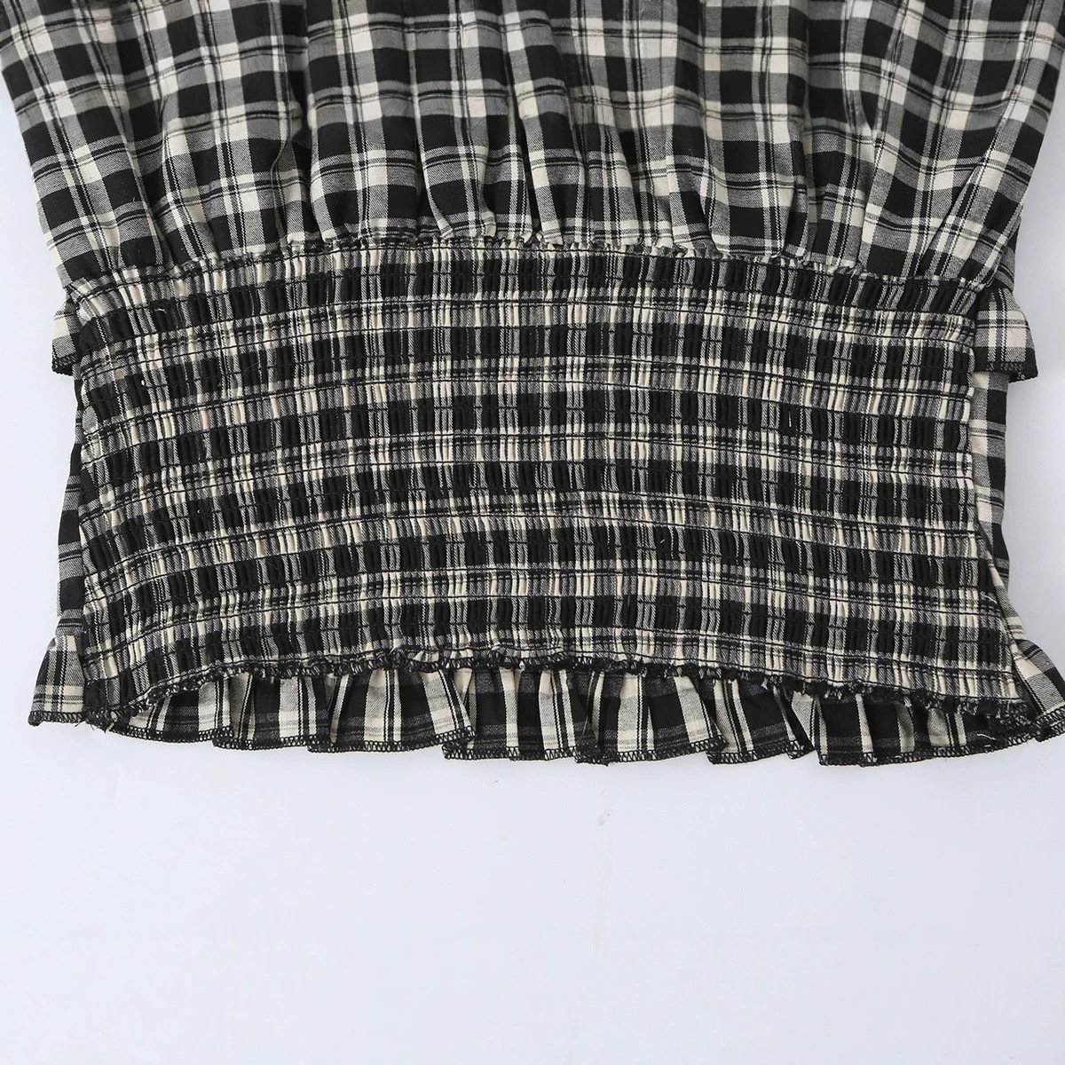 French-style Vintage Plaid Top With Ruffled Trim And Small Puff Sleeves - Image 4