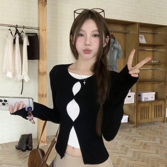 80abc116-c54f-4190-a317-82ca43dc0bc9.jpg Black Illusion Two-piece Hollow-out Long-sleeve Top