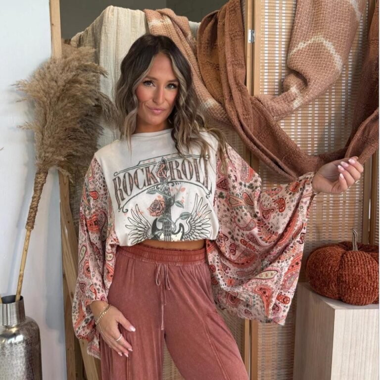 Womens Versatile Batwing-sleeve Top With A Printed Round Neck
